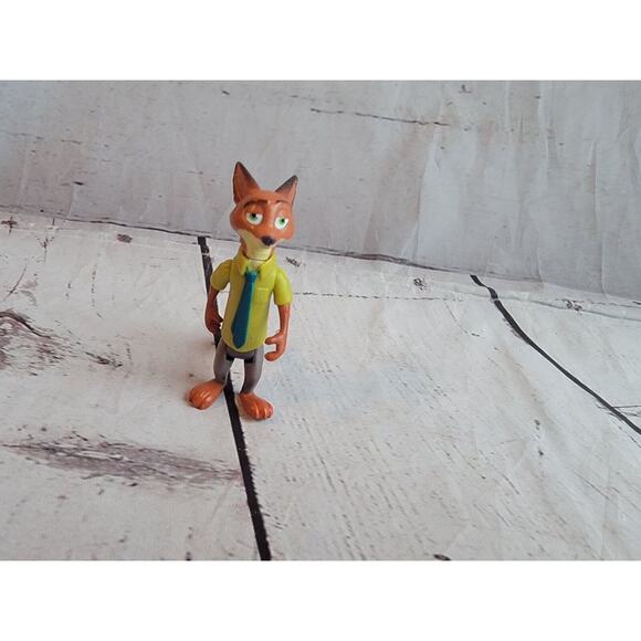 Mini Fox Nick Wilde Pixar Disney Zootopia Toy Figure Cake Topper - Picture 2 of 6